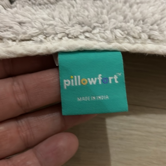 Pillowfort Unicorn bath mat white grey gold horn in euc like new have 4 total - Picture 3 of 8